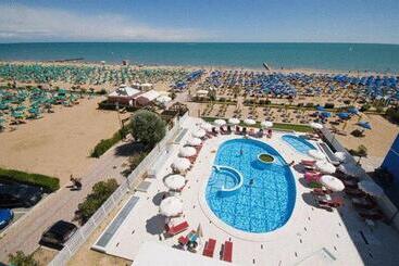 Baia del Mar Beach Boutique Hotel