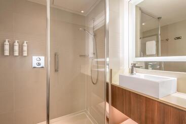 هتل Courtyard By Marriott Cologne