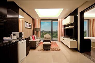 هتل Doubletree Suites By Hilton Bengaluru Outer Ring Road
