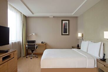 هتل Doubletree Suites By Hilton Bengaluru Outer Ring Road