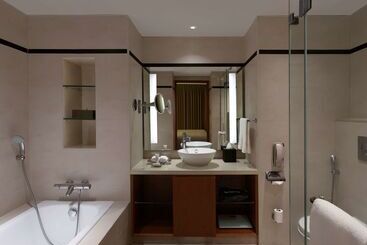 בית מלון כפרי Hilton Bangalore Embassy Golflinks