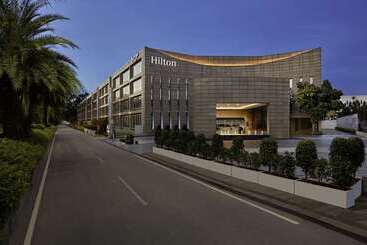 בית מלון כפרי Hilton Bangalore Embassy Golflinks