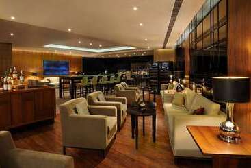 בית מלון כפרי Hilton Bangalore Embassy Golflinks