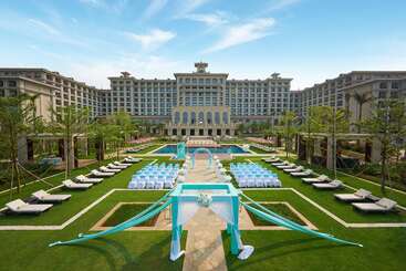 هتل Hilton Haikou Meilan