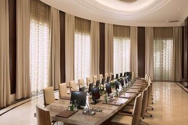 هتل Hilton Haikou Meilan