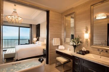 هتل Hilton Haikou Meilan