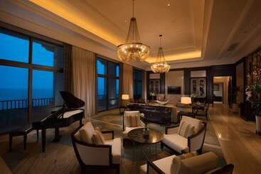 هتل Hilton Haikou Meilan