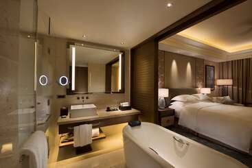 هتل Hilton Haikou Meilan