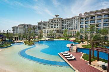هتل Hilton Haikou Meilan
