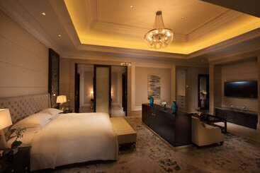 هتل Hilton Haikou Meilan