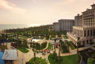 هتل Hilton Haikou Meilan