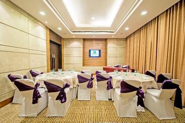 هتل Holiday Inn Amritsar Ranjit Avenue By Ihg