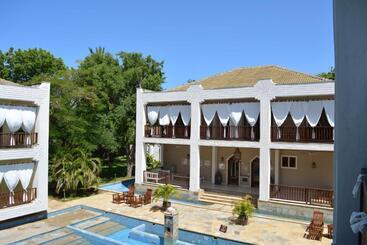 هتل Kilili Baharini Resort & Spa