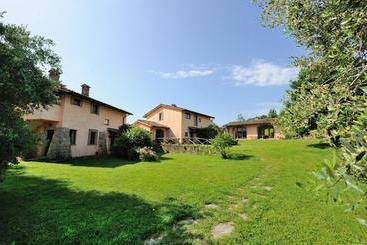 هتل Agriturismo La Torriola