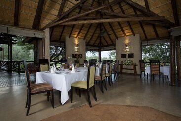هتل Lukimbi Safari Lodge