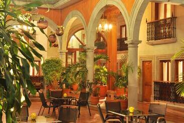 هتل Mision Patzcuaro Centro Historico
