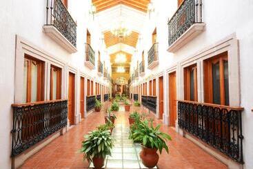 هتل Mision Patzcuaro Centro Historico