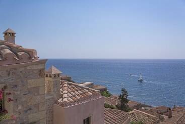 هتل Moni Emvasis Luxury Suites