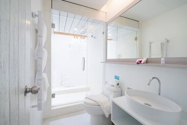 هتل Ocean Breeze Resort Khaolak