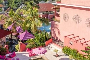 هتل Pinkcoco Uluwatu   Constant Surprises & For Cool Adults Only