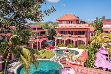 هتل Pinkcoco Uluwatu   Constant Surprises & For Cool Adults Only