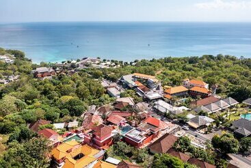 هتل Pinkcoco Uluwatu   Constant Surprises & For Cool Adults Only