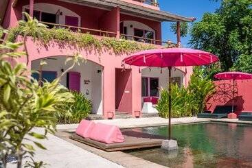 هتل Pinkcoco Uluwatu Constant Surprises & For Cool Adults Only