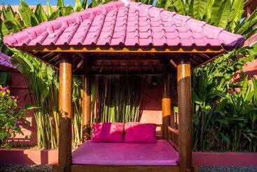 هتل Pinkcoco Uluwatu   Constant Surprises & For Cool Adults Only