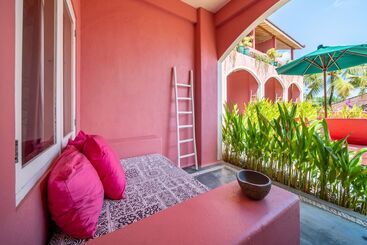 هتل Pinkcoco Uluwatu   Constant Surprises & For Cool Adults Only