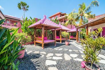 هتل Pinkcoco Uluwatu   Constant Surprises & For Cool Adults Only
