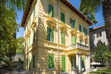 هتل Remisens Villa Atlanta