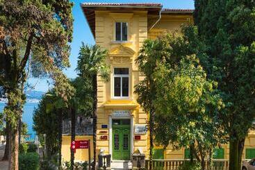 هتل Remisens Villa Atlanta