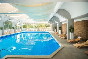 هتل Remisens Villa Atlanta