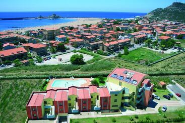 هتل Resort Isola Rossa