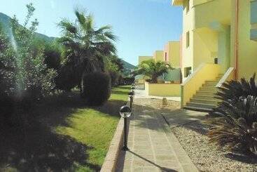 هتل Resort Isola Rossa