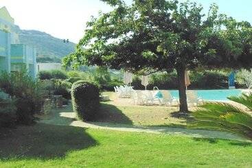 هتل Resort Isola Rossa