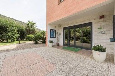 هتل Resort Isola Rossa