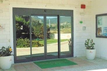 هتل Resort Isola Rossa