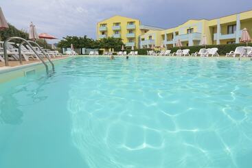 هتل Resort Isola Rossa