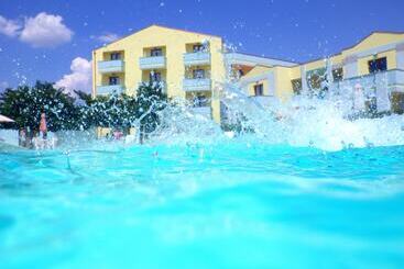 هتل Resort Isola Rossa