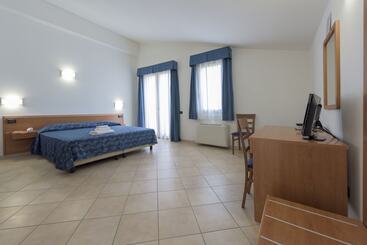 هتل Resort Isola Rossa