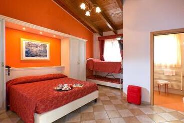 هتل Ristorante Casa Rossa