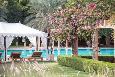 Отель Samsara Resort & Camp