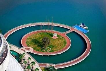 هتل Sheraton Huzhou Taihu Lake Hot Spring Resort & Spa