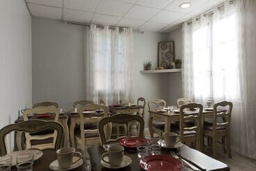 هتل The Originals Boutique, Hôtel Les Poèmes De Chartres