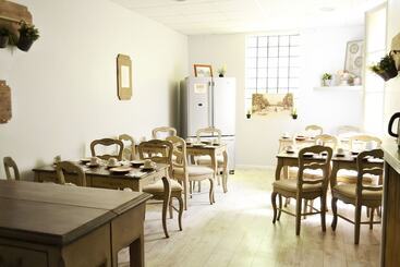 هتل The Originals Boutique, Hôtel Les Poèmes De Chartres