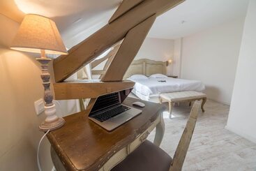 هتل The Originals Boutique, Hôtel Les Poèmes De Chartres