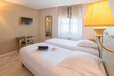 هتل The Originals Boutique, Hôtel Les Poèmes De Chartres