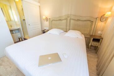 هتل The Originals Boutique, Hôtel Les Poèmes De Chartres