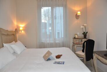 هتل The Originals Boutique, Hôtel Les Poèmes De Chartres